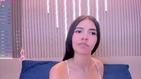 Snapshot of emma_doll7 chatting on June 20, 10:23 pm E online show from June 20, 10:23 pm