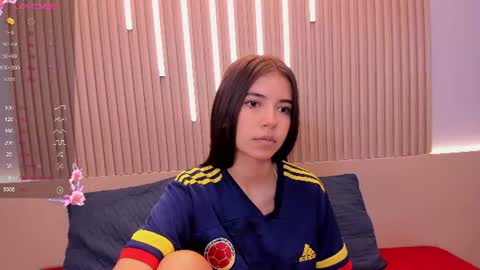 Snapshot of emma_doll7 chatting on June 23, 8:51 pm E online show from June 23, 8:51 pm