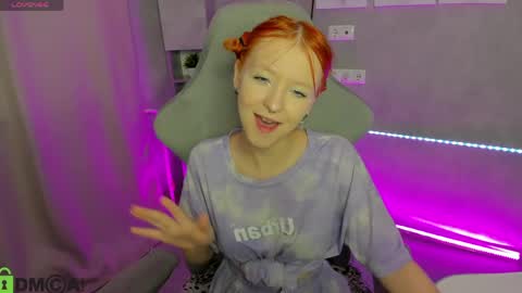 Snapshot of emma_dusk chatting on April 21, 1:42 am Emma online show from April 21, 1:42 am