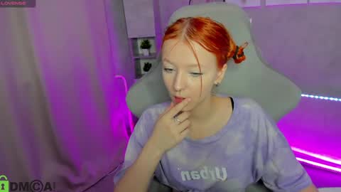Snapshot of emma_dusk chatting on April 21, 2:51 am Emma online show from April 21, 2:51 am