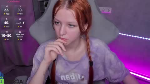 Snapshot of emma_dusk chatting on May 15, 11:34 pm Emma online show from May 15, 11:34 pm