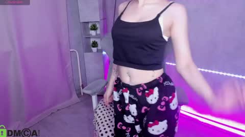 Snapshot of emma_dusk chatting on May 17, 12:41 am Emma online show from May 17, 12:41 am