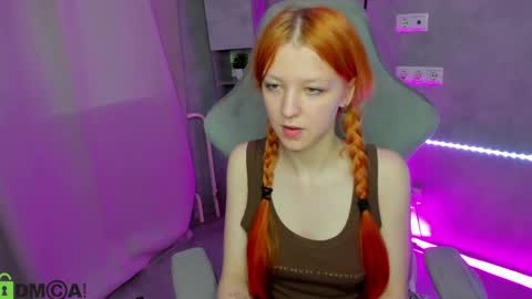 Snapshot of emma_dusk chatting on May 20, 12:50 am Emma online show from May 20, 12:50 am