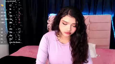 emma_gil22 online show from January 15, 1:05 pm