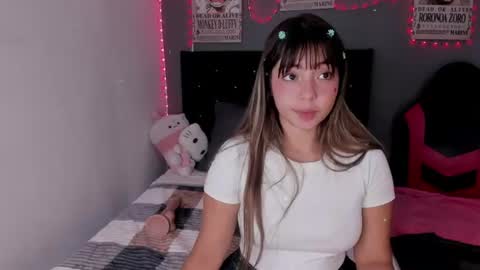 Snapshot of emma_grayys chatting on July 3, 3:18 pm emma_grayys online show from July 3, 3:18 pm