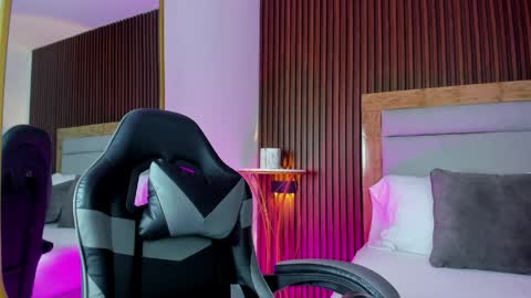 E M M A online show from April 5, 2:42 am