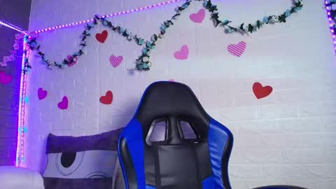 Snapshot of emma_honey__ chatting on November 21, 3:05 am Emma Miel online show from November 21, 3:05 am