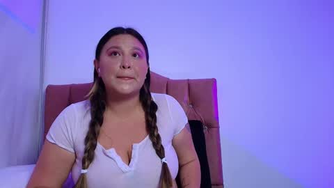 Snapshot of emma_honey__ chatting on February 19, 3:35 am Emma Miel online show from February 19, 3:35 am