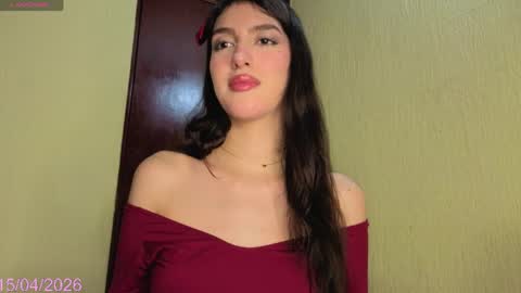 Snapshot of emma_hottson chatting on April 15, 11:38 pm Emma 3 online show from April 15, 11:38 pm