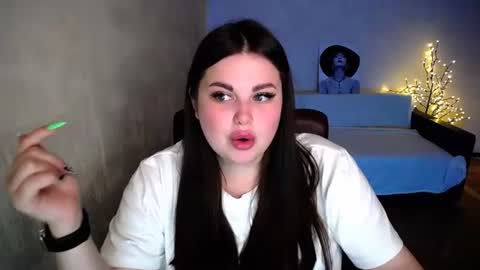 Snapshot of emma_jordan chatting on August 6, 7:32 am Emma online show from August 6, 7:32 am