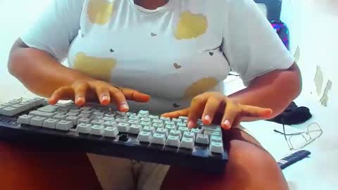Snapshot of emma_lein chatting on May 24, 1:54 am emma_lein online show from May 24, 1:54 am