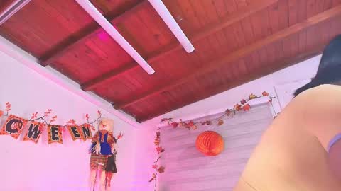 Snapshot of emma_madison_ chatting on October 24, 12:01 pm emma online show from October 24, 12:01 pm