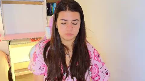 Snapshot of emma_naa chatting on July 15, 11:04 am Emma online show from July 15, 11:04 am