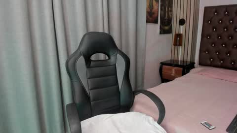 Snapshot of emma_petite4u chatting on February 11, 9:35 pm Emma online show from February 11, 9:35 pm