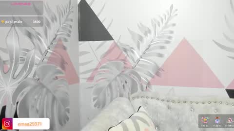 Snapshot of emma_petite4u chatting on March 5, 9:37 pm Emma online show from March 5, 9:37 pm