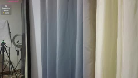 EMMA REVEES  online show from March 30, 6:14 am