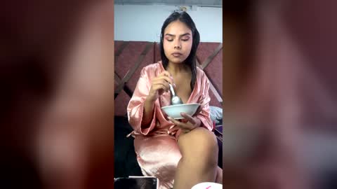 EMMA REVEES  online show from April 9, 7:08 pm