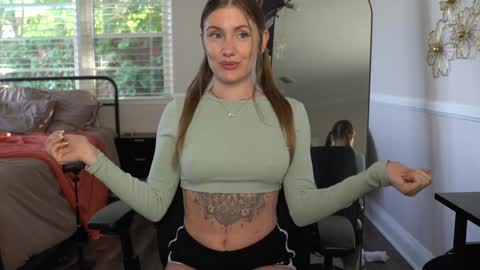 Emma Ruby online show from February 7, 6:00 pm