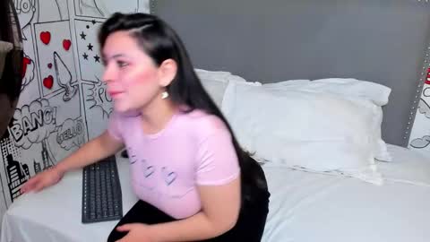 emma_saenzz_ online show from February 24, 12:36 pm