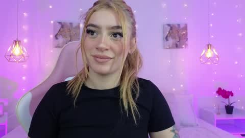 Emma Softt online show from April 8, 5:51 am