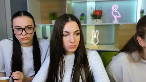 emma_swee online show from February 26, 6:45 am