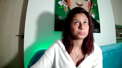 Snapshot of emma_thompson1 chatting on February 18, 2:49 am Emma online show from February 18, 2:49 am