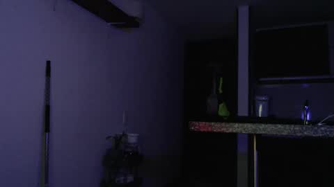 Snapshot of emma_thompson1 chatting on February 20, 3:58 am Emma online show from February 20, 3:58 am