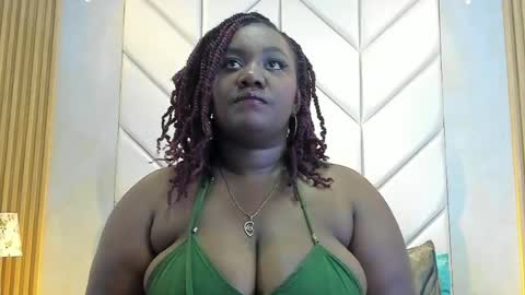 Snapshot of emmabrantt_ chatting on June 2, 3:52 am EmmaBrantt online show from June 2, 3:52 am