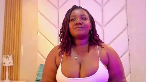 Snapshot of emmabrantt_ chatting on June 16, 4:04 am EmmaBrantt online show from June 16, 4:04 am