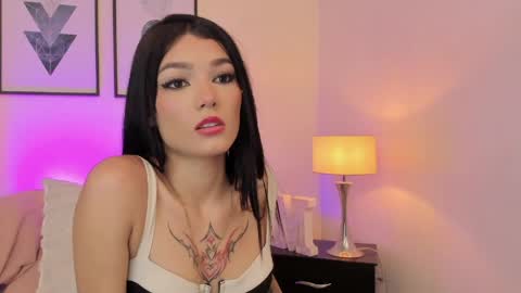 Snapshot of emmabridgerton chatting on April 22, 9:27 pm Emma online show from April 22, 9:27 pm