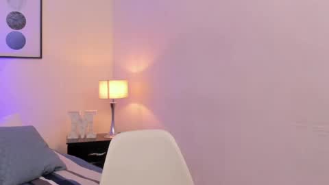 Snapshot of emmabridgerton chatting on April 29, 8:37 pm Emma online show from April 29, 8:37 pm