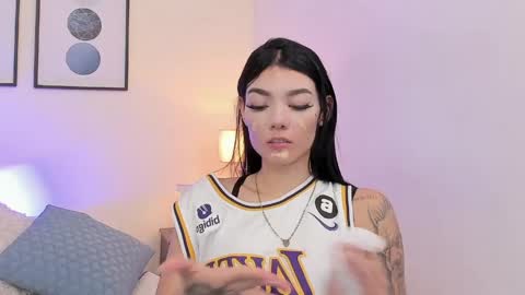 Snapshot of emmabridgerton chatting on May 21, 9:55 pm Emma online show from May 21, 9:55 pm