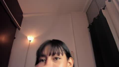 Snapshot of emmaclark_1 chatting on May 27, 1:57 am emmaclark_1 online show from May 27, 1:57 am