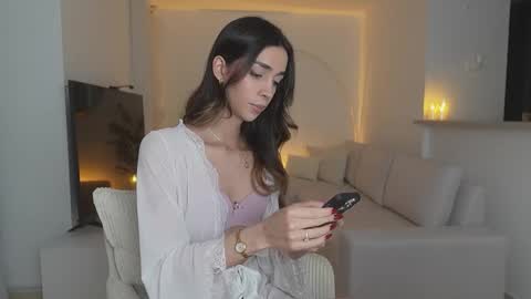 Snapshot of emmacorrea chatting on February 16, 2:07 am Emma voger online show from February 16, 2:07 am