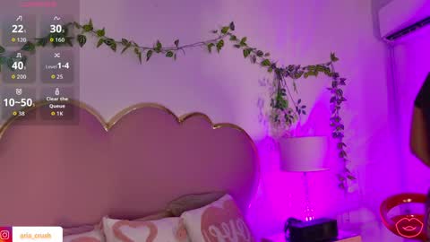 Snapshot of emmacrush chatting on June 2, 11:18 pm Welcome Im yosein Your love is my passion activate it with your tips and enjoy with me online show from June 2, 11:18 pm