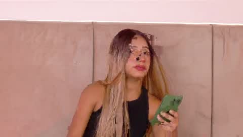 E M M A  online show from April 10, 4:33 pm