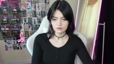 Snapshot of emmadarkk chatting on November 14, 7:40 am Emma online show from November 14, 7:40 am