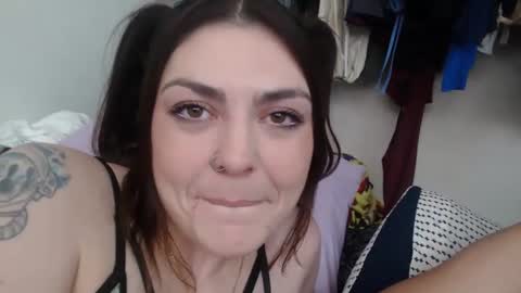 Snapshot of emmadoingit chatting on February 16, 12:41 am Emma and Ali Gettin Freakyy online show from February 16, 12:41 am