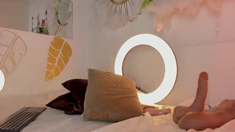 Emma Duque online show from January 11, 10:15 pm