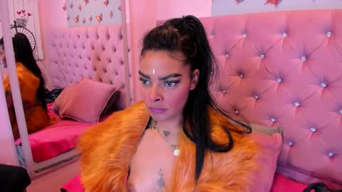 emmaebony_ online show from October 31, 10:16 am