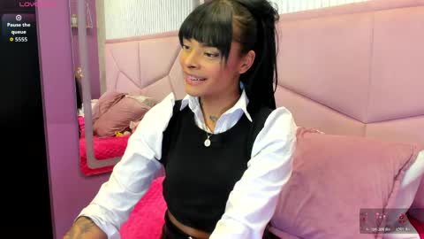 Snapshot of emmaebony_ chatting on May 6, 2:19 am emmaebony_ online show from May 6, 2:19 am