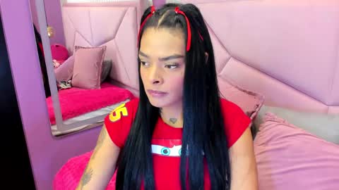 Snapshot of emmaebony_ chatting on June 2, 12:29 pm emmaebony_ online show from June 2, 12:29 pm