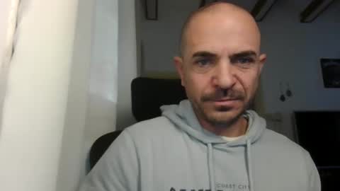 Snapshot of emmagold123 chatting on December 3, 5:31 am Ariel online show from December 3, 5:31 am