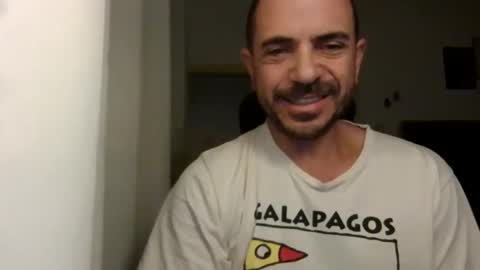 Snapshot of emmagold123 chatting on December 12, 4:26 am Ariel online show from December 12, 4:26 am