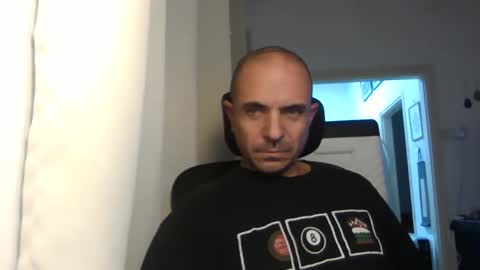 Snapshot of emmagold123 chatting on December 18, 8:57 pm Ariel online show from December 18, 8:57 pm