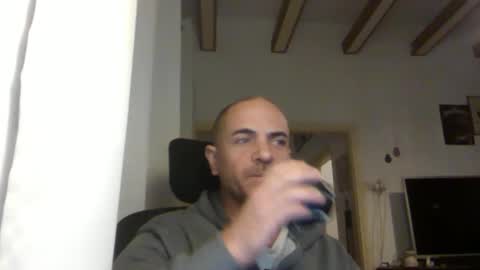 Snapshot of emmagold123 chatting on December 19, 4:34 am Ariel online show from December 19, 4:34 am