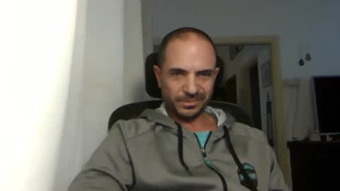 Snapshot of emmagold123 chatting on December 27, 12:23 pm Ariel online show from December 27, 12:23 pm