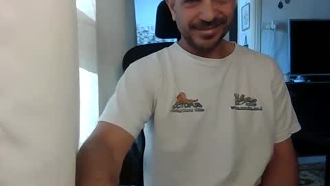 Snapshot of emmagold123 chatting on January 9, 8:45 am Ariel online show from January 9, 8:45 am