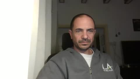 Snapshot of emmagold123 chatting on March 9, 3:32 am Ariel online show from March 9, 3:32 am