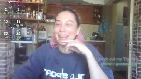 Snapshot of emmalove_ar chatting on December 3, 6:28 pm emmalove_ar online show from December 3, 6:28 pm